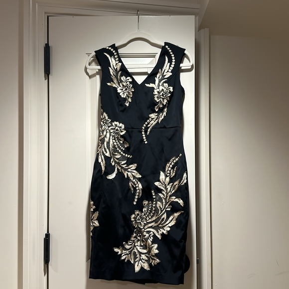 Phase Eight Size 6 Fitted Black Floral Dress - Picture 2 of 9
